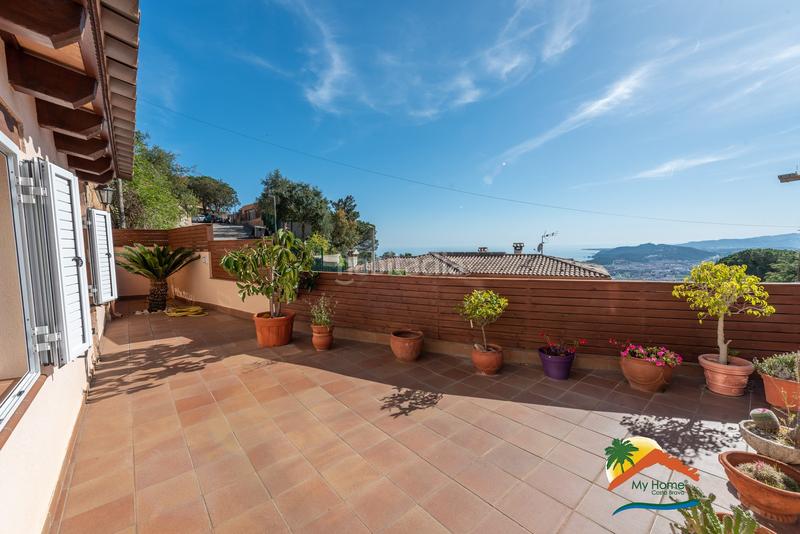 Foto bbc4b0c8-9499-4b15-970a-d370e789eeef. Chalet with fireplace heating parking in Roca Grossa Lloret de Mar