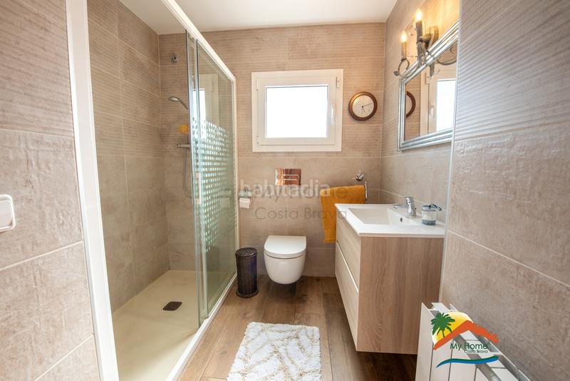 Foto db79afb4-7259-41b2-8a1e-8a382d4e62a0. Chalet with fireplace heating parking in Roca Grossa Lloret de Mar