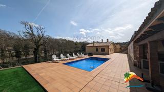 Casa a Montbarbat. R02350 gran casa con piscina y licencia turística en montbarbat,