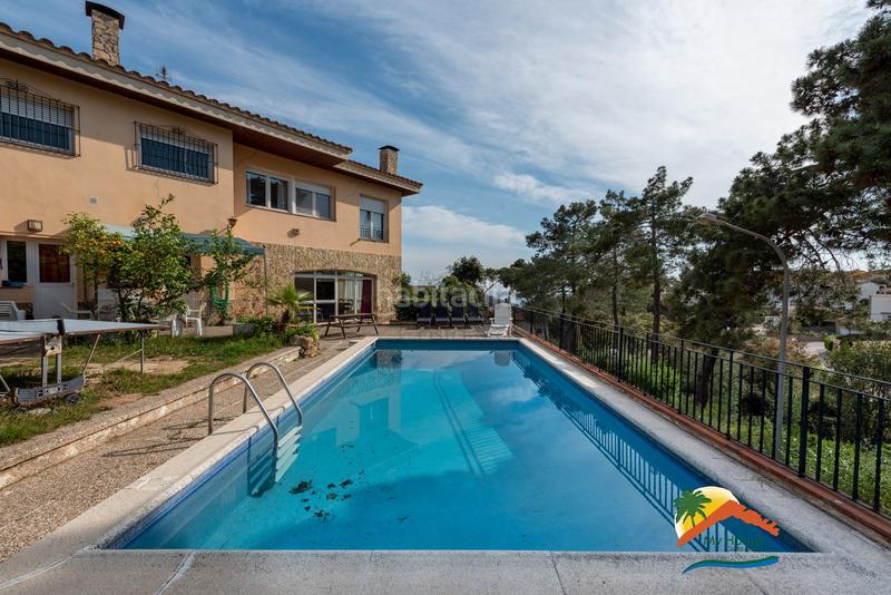 Foto 1dbf8f8c-e726-4401-a288-725aaf52f00d. Chalet con camino riscaldamento parcheggio piscina in Lloret de Mar