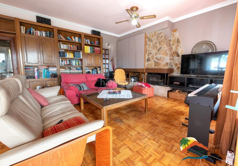 Foto 5f1d907b-8808-49c3-9d74-475f5e6fe41e. Chalet con camino riscaldamento parcheggio piscina in Lloret de Mar