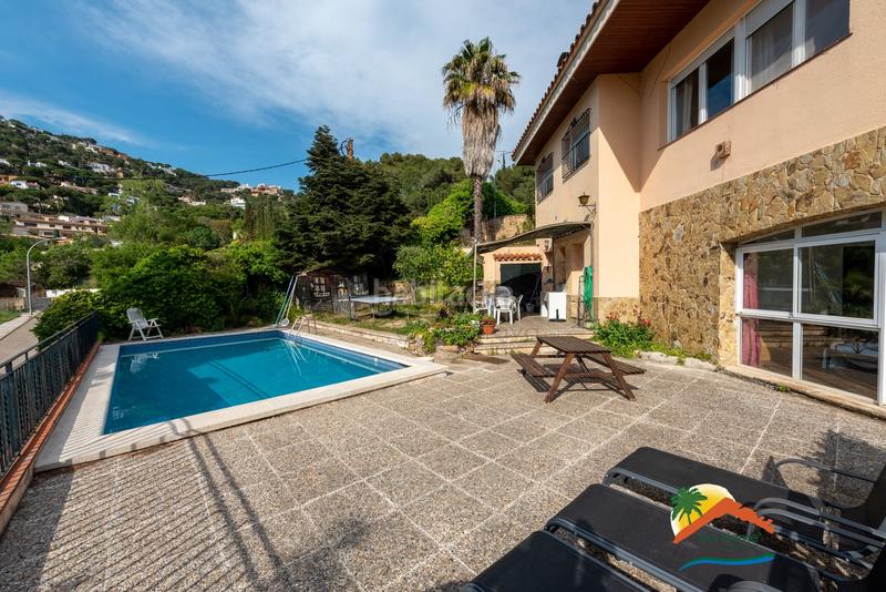 Foto 67305fe5-b9af-49b3-ba00-273509f79a20. Chalet con camino riscaldamento parcheggio piscina in Lloret de Mar