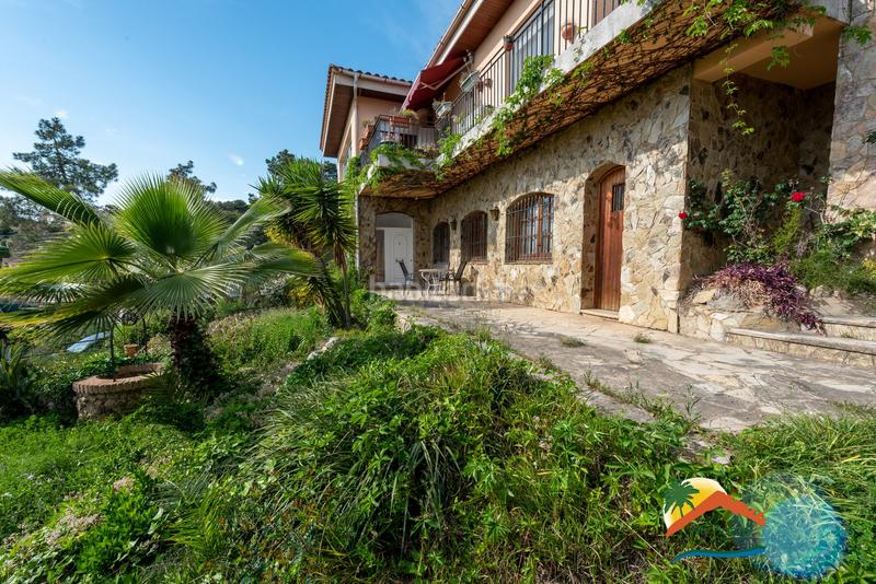 Foto 77f7971a-b7c6-45a2-a016-a3391f2b17af. Chalet con camino riscaldamento parcheggio piscina in Lloret de Mar