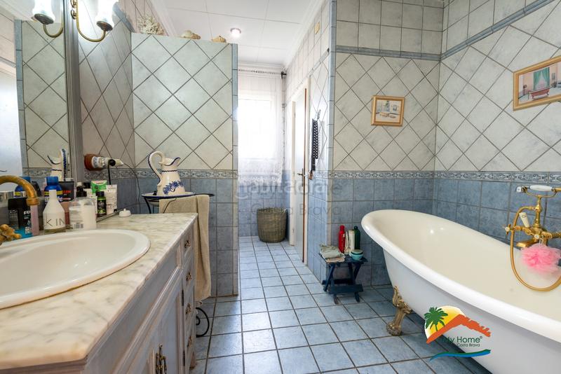 Foto 88c39238-ab9e-4675-9020-af9cd806aba5. Chalet con camino riscaldamento parcheggio piscina in Lloret de Mar