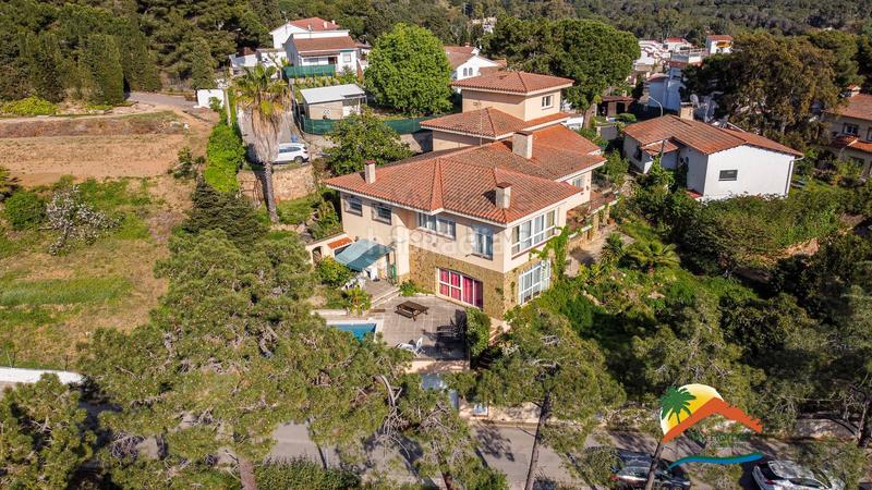 Foto c87a7508-94db-48d7-9664-929ba4c9dbf3. Chalet con camino riscaldamento parcheggio piscina in Lloret de Mar