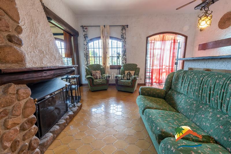 Foto ce766267-aecc-4cdf-a00d-58e191f4f677. Chalet con camino riscaldamento parcheggio piscina in Lloret de Mar