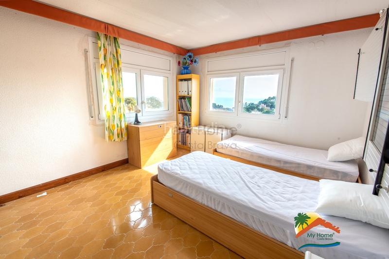 Foto ea5159b2-e8d4-4882-aeac-821b73c53988. Chalet con camino riscaldamento parcheggio piscina in Lloret de Mar