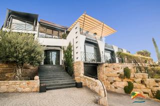 Chalet en Roca Grossa. R02384 exclusiva casa de diseño con licencia turistica, piscina,