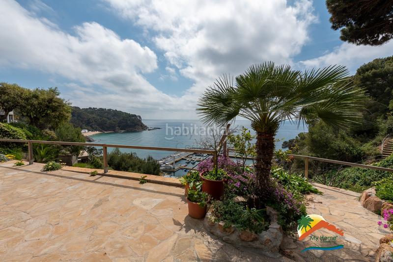 Foto 217b79fd-285b-4f7e-a627-c87828e3c301. Casa adossada amb xemeneia aparcament a Canyelles Lloret de Mar