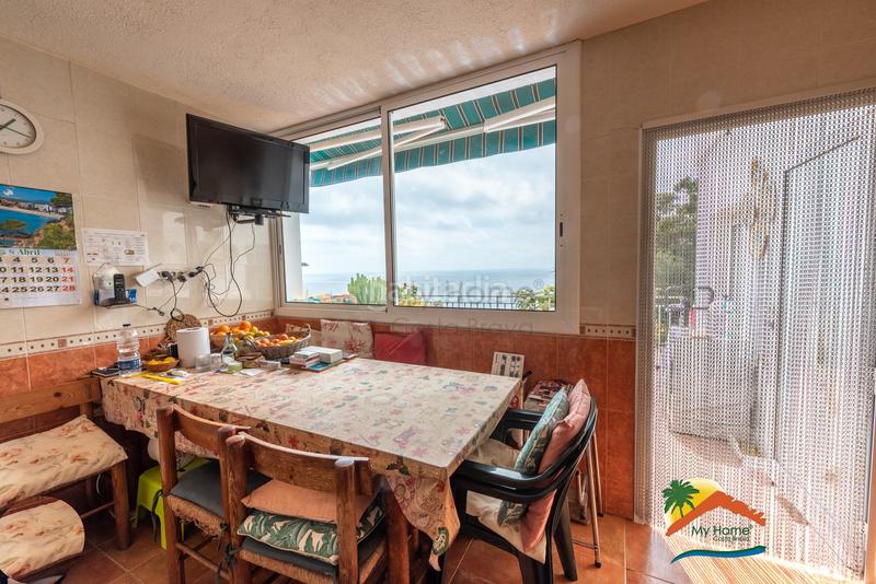 Foto 2a832c7b-5675-4409-8ad1-367379e23327. Casa adossada amb xemeneia aparcament a Canyelles Lloret de Mar