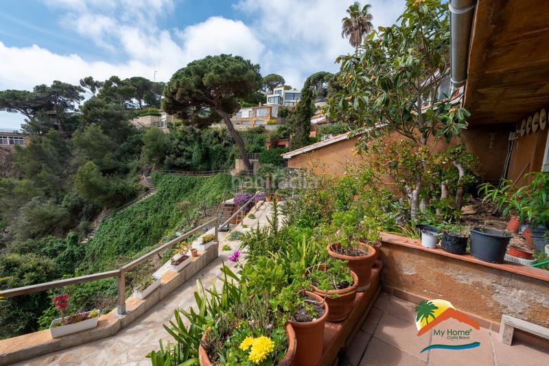 Foto 2f323304-cf83-4f69-b8e0-1576de535a59. Casa adossada amb xemeneia aparcament a Canyelles Lloret de Mar