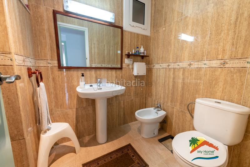 Foto 2f66f811-8261-481e-9130-ebcd105607e0. Casa adossada amb xemeneia aparcament a Canyelles Lloret de Mar