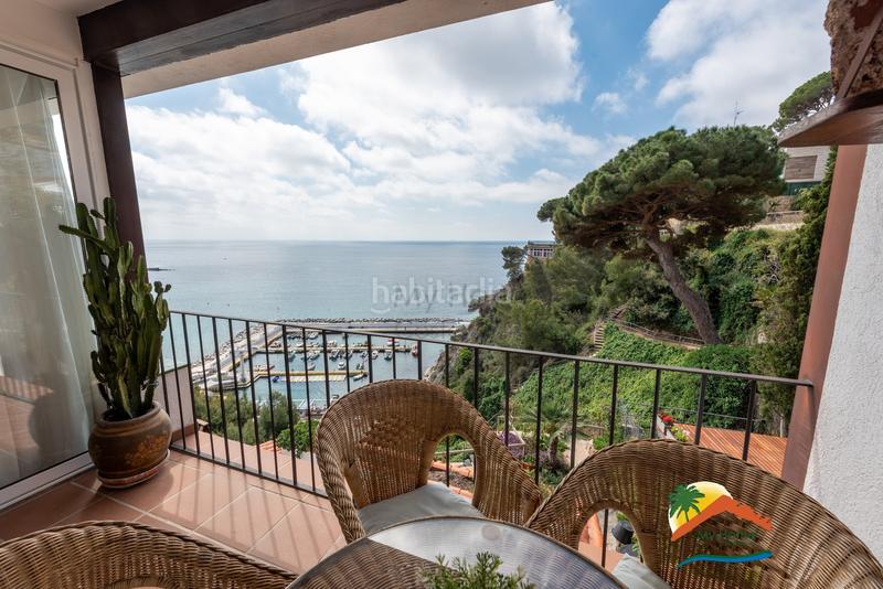 Foto 2f841e67-568d-44f6-a884-4dd2eeee05e4. Casa adossada amb xemeneia aparcament a Canyelles Lloret de Mar