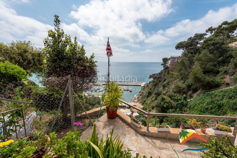 Foto 3579c4e8-1adb-4e1b-a876-3b8d079db793. Casa adossada amb xemeneia aparcament a Canyelles Lloret de Mar