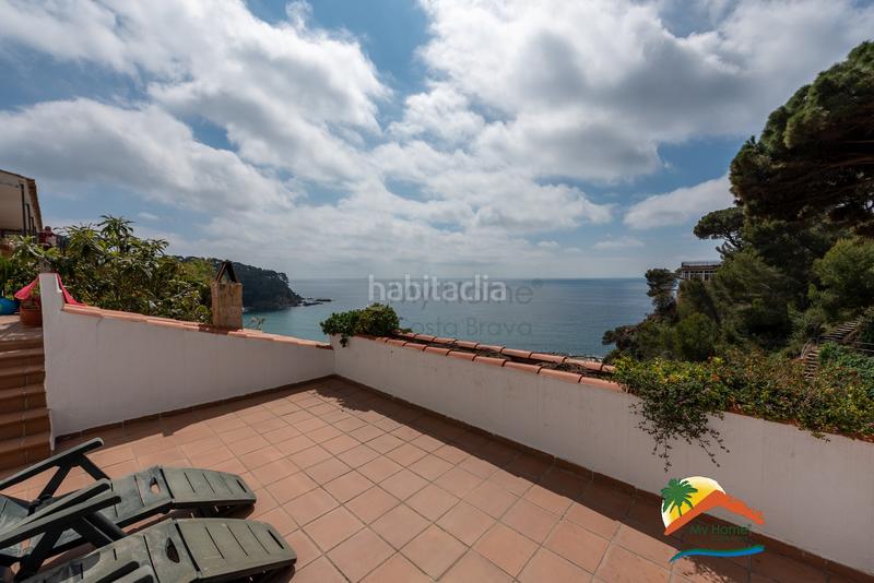 Foto 3eab28f6-1851-4ad3-8d89-9ed051e04880. Casa adossada amb xemeneia aparcament a Canyelles Lloret de Mar