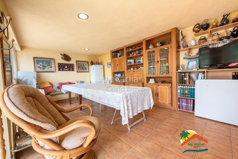 Foto 4a18516f-f3c3-4480-805e-fa447865b2e3. Casa adossada amb xemeneia aparcament a Canyelles Lloret de Mar