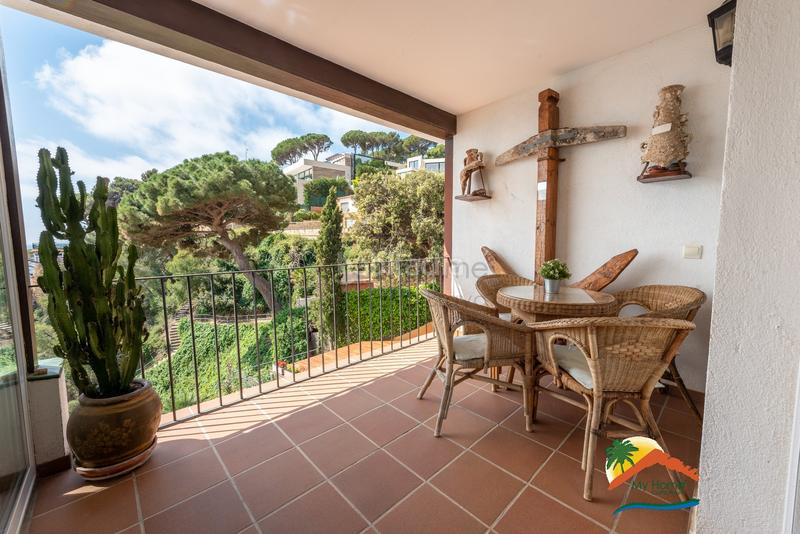 Foto 4e0ba95d-2040-4872-992e-678c1e81faff. Casa adossada amb xemeneia aparcament a Canyelles Lloret de Mar