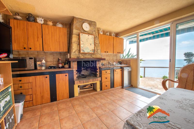 Foto 55c282c9-4f4c-4480-8b23-62e8920f34db. Casa adossada amb xemeneia aparcament a Canyelles Lloret de Mar