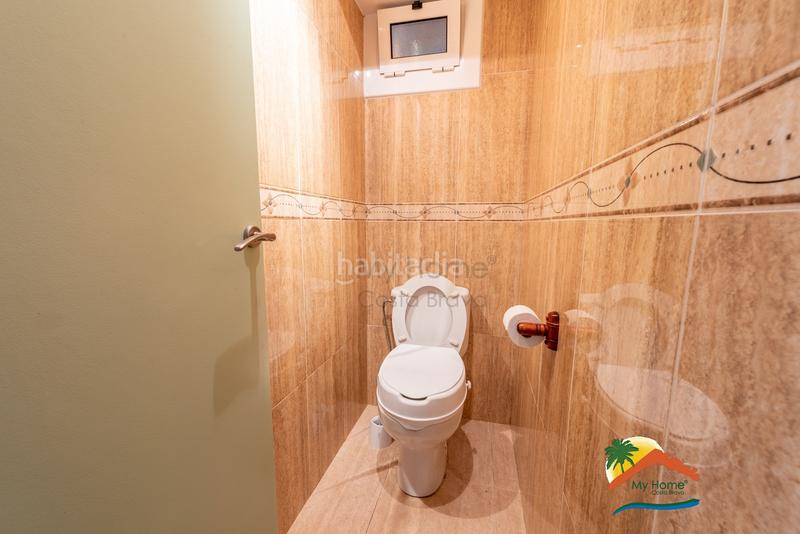 Foto 599e7a6f-9b60-4527-bb5b-592cf452a552. Casa adossada amb xemeneia aparcament a Canyelles Lloret de Mar