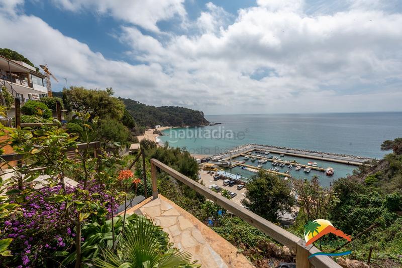 Foto c2d4127b-3401-4973-802f-bfed4c71f8ad. Casa adossada amb xemeneia aparcament a Canyelles Lloret de Mar