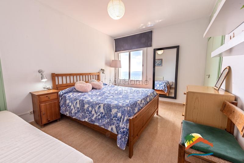 Foto f82f4d3f-a7a1-40b0-9b26-a3f954cf70c4. Casa adossada amb xemeneia aparcament a Canyelles Lloret de Mar