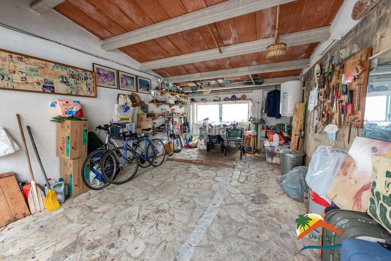 Foto fc8b37f5-3b69-4ed0-9cf9-0732b3d08a1c. Casa adossada amb xemeneia aparcament a Canyelles Lloret de Mar