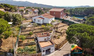 Casa a Lloret Verd - Els Pinars. Bonita casa con garaje y vistas al mar en los pinares, lloret de