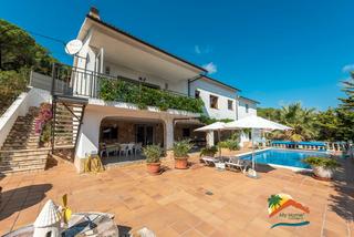 Xalet a Serra Brava. R02280 casa con vistas al mar, piscina y garaje en serra brava