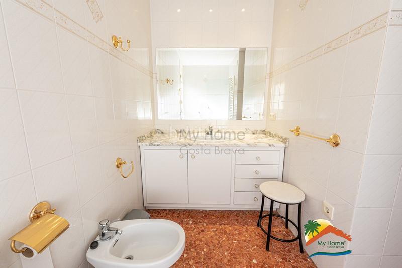 Foto 39e1f136-d256-4811-a5a7-06ceae385634. Chalet with parking pool in Roca Grossa Lloret de Mar