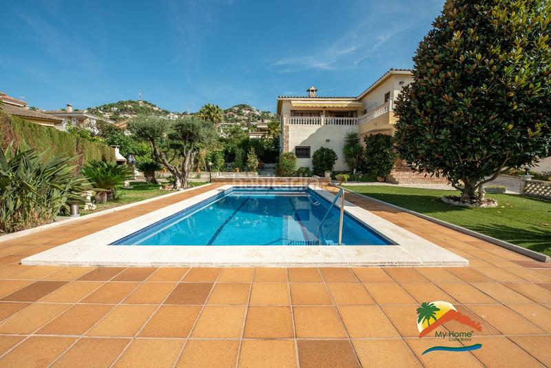 Foto fa06ff8b-b006-479d-baed-2ecc3db9c12b. Chalet with parking pool in Roca Grossa Lloret de Mar