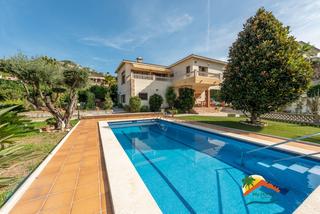 Chalet à Roca Grossa. R02297 casa con licencia turística y piscina cerca del centro de