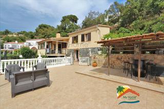 Casa a Serra Brava. Casa de 4 habitaciones con piscina  y vistas despejadas en serra