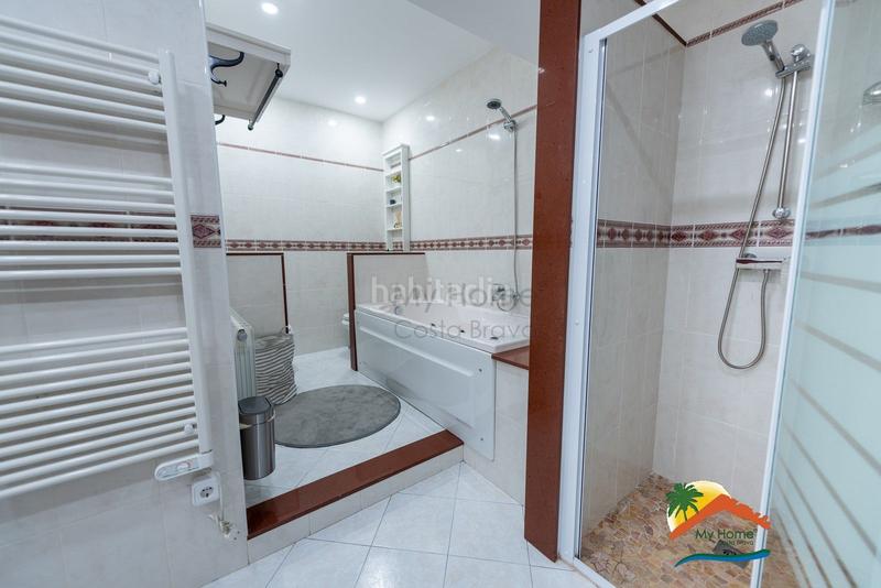 Foto c548cda4-a412-472e-bfa0-03629f7c79be. Chalet avec parking piscine dans Canyelles Lloret de Mar