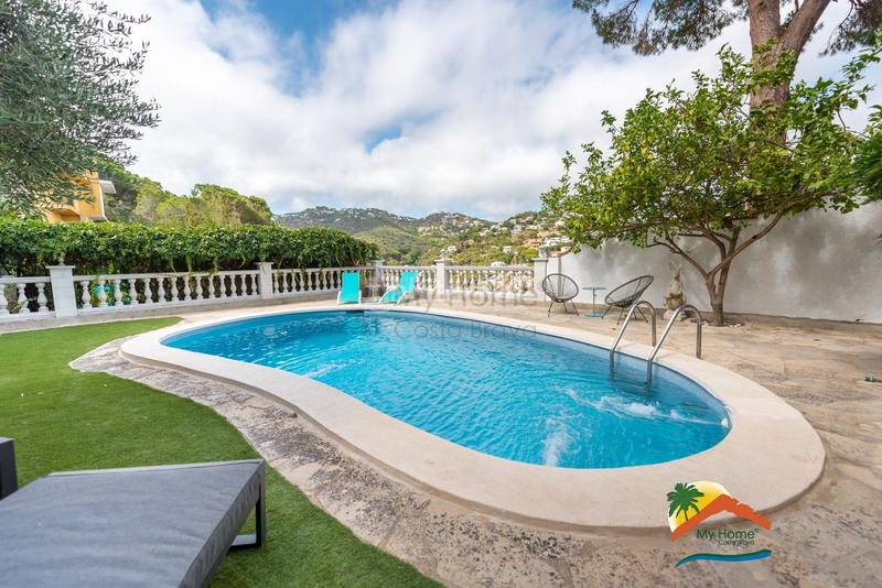 Foto d7ed7e20-26b4-4102-927c-5c75f2f35afe. Chalet avec parking piscine dans Canyelles Lloret de Mar