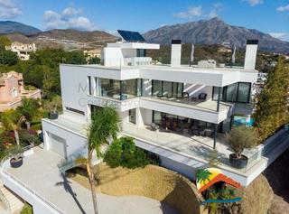 Casa a Canyelles. Proyecto de chalets modernos de diseño individual con vistas pan