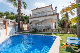 Casa a Lloret Verd - Els Pinars. Casa de 6 habitaciones con piscina y vistas al mar