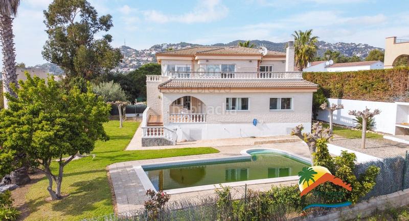 Foto 0c7eb30c-4498-4f32-9334-cd2b9c18efe3. Xalet amb xemeneia aparcament piscina a Montgoda Lloret de Mar