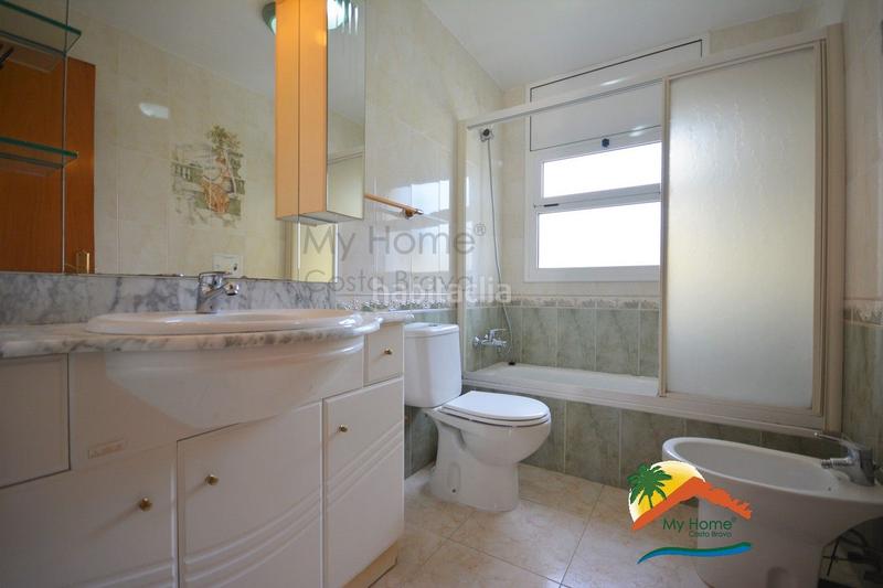 Foto 37837c8b-a855-46df-9b2d-d1c257997f6e. Xalet amb xemeneia aparcament piscina a Montgoda Lloret de Mar