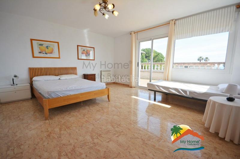 Foto 53521a9f-5f8e-4f46-afcf-2f6466617ca1. Xalet amb xemeneia aparcament piscina a Montgoda Lloret de Mar