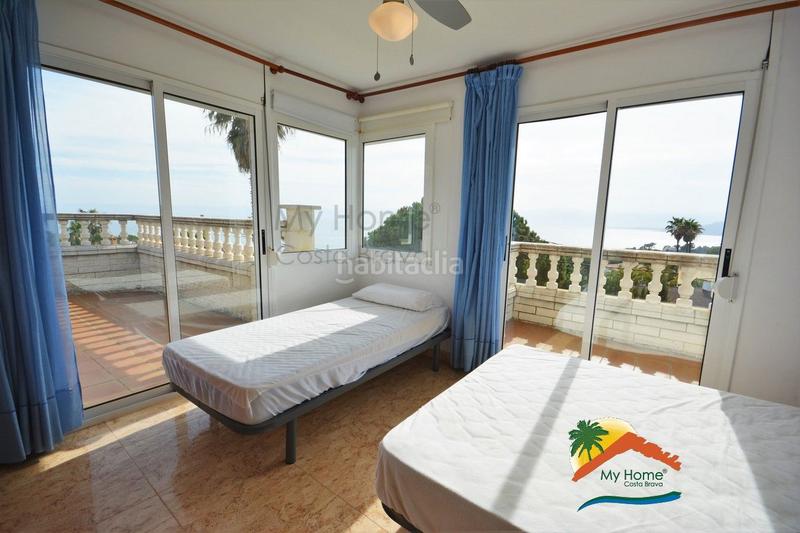 Foto 5492f5c7-b6ba-412e-b821-7bd4fb3943eb. Xalet amb xemeneia aparcament piscina a Montgoda Lloret de Mar