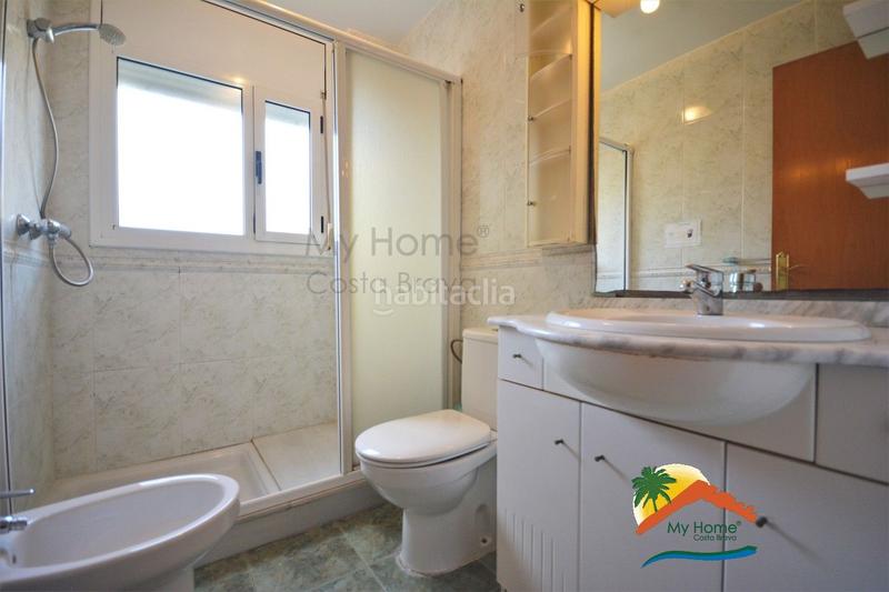 Foto 6b01537f-39e6-4dfe-921b-29c04cda5dd8. Xalet amb xemeneia aparcament piscina a Montgoda Lloret de Mar