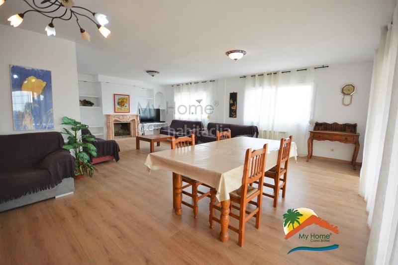 Foto 6b7e4a3b-a6d3-4194-acf2-bf7b20a25398. Xalet amb xemeneia aparcament piscina a Montgoda Lloret de Mar