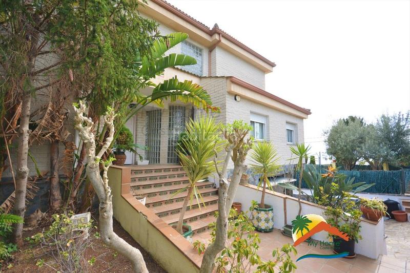 Foto 840f4c74-0294-41c3-883b-0d0990cc1abf. Xalet amb xemeneia aparcament piscina a Montgoda Lloret de Mar