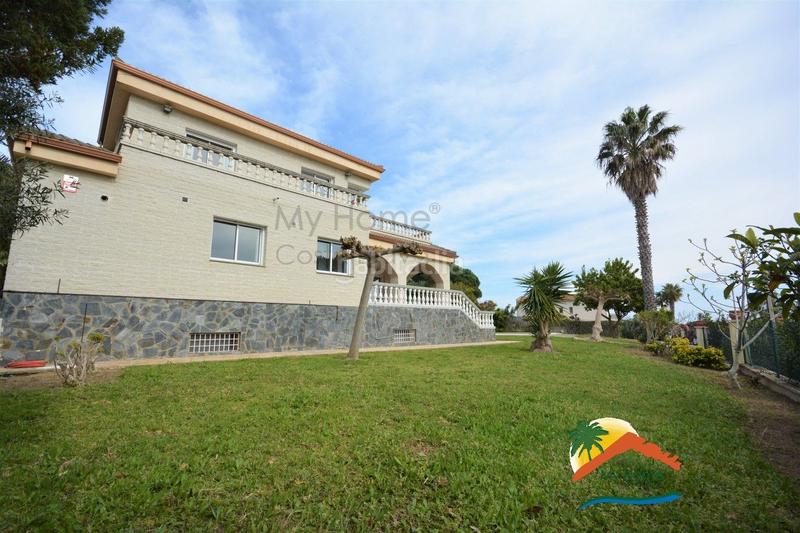 Foto b1943406-8c71-4ae3-8081-5dab4ca64839. Xalet amb xemeneia aparcament piscina a Montgoda Lloret de Mar