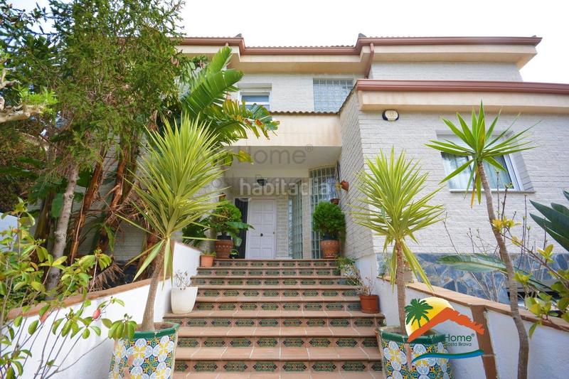 Foto d92fff2e-1555-4dc0-9d27-83441d3b7171. Xalet amb xemeneia aparcament piscina a Montgoda Lloret de Mar