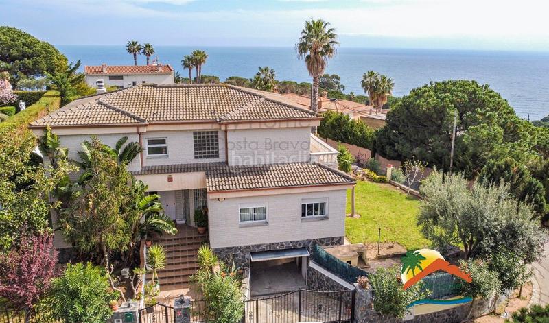 Foto f35cf56f-1b4f-4d0b-8964-c25d5ee9f671. Xalet amb xemeneia aparcament piscina a Montgoda Lloret de Mar