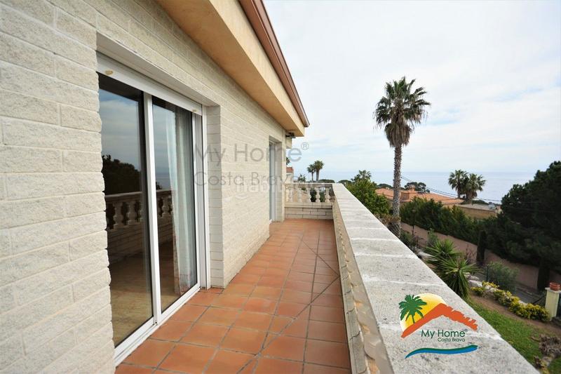 Foto f37b4b81-de5a-416b-9cef-ea483ff75612. Xalet amb xemeneia aparcament piscina a Montgoda Lloret de Mar