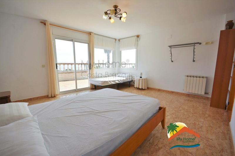 Foto f4f1d7d2-ecd3-498a-9220-fc67b037b47a. Xalet amb xemeneia aparcament piscina a Montgoda Lloret de Mar