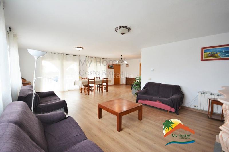 Foto f847c096-19b4-46c1-94a1-3b4fa132fa6e. Xalet amb xemeneia aparcament piscina a Montgoda Lloret de Mar