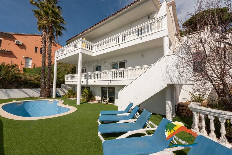 Foto 1e535872-9b31-4375-b44f-d9462153934c. Chalet r02205 casa con licencia turística, paneles solares, piscina y vistas al mar en Lloret de Mar